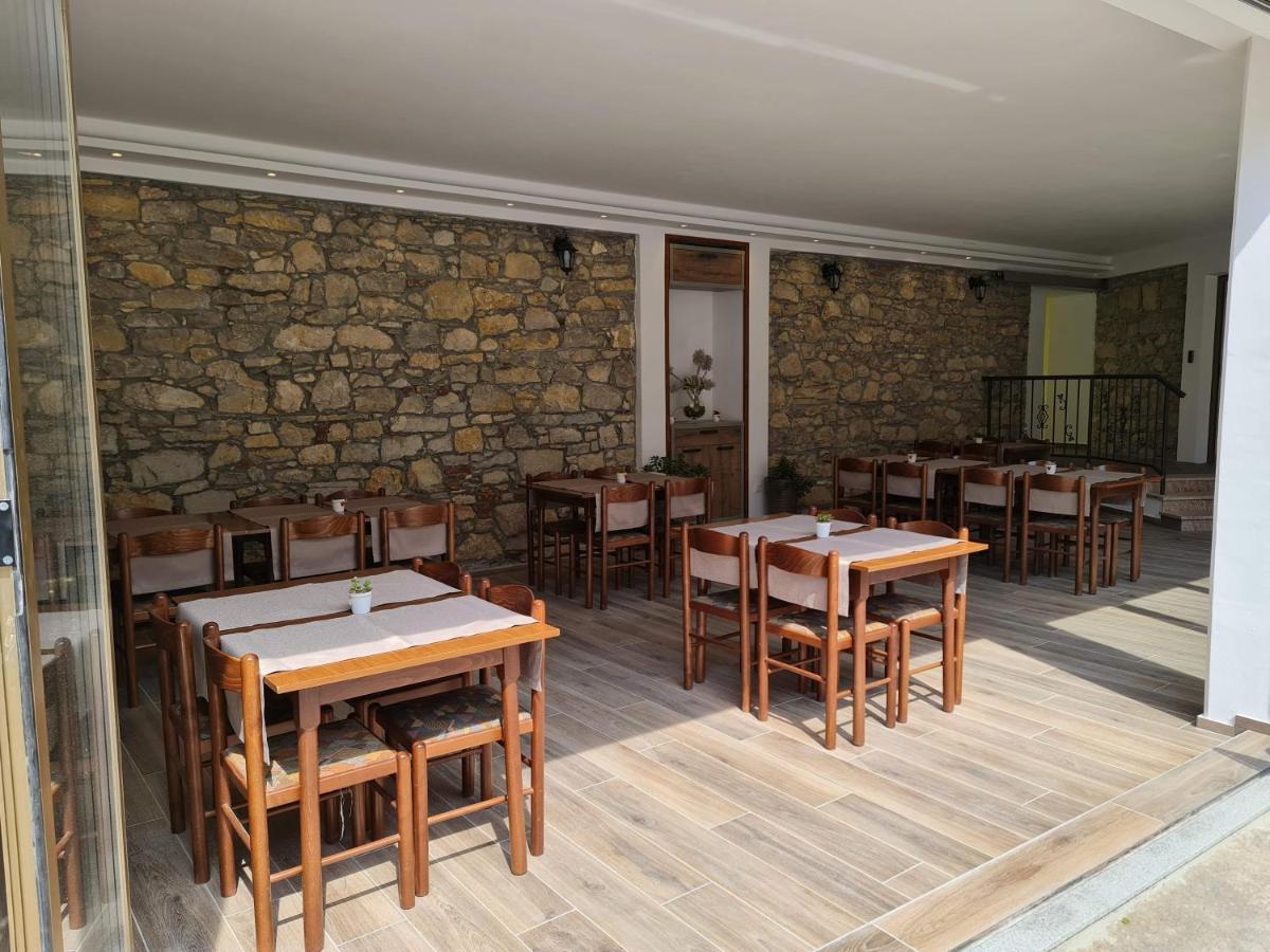 Restaurant & Apartments Getaway Pri Kobalu Vipava Exterior foto