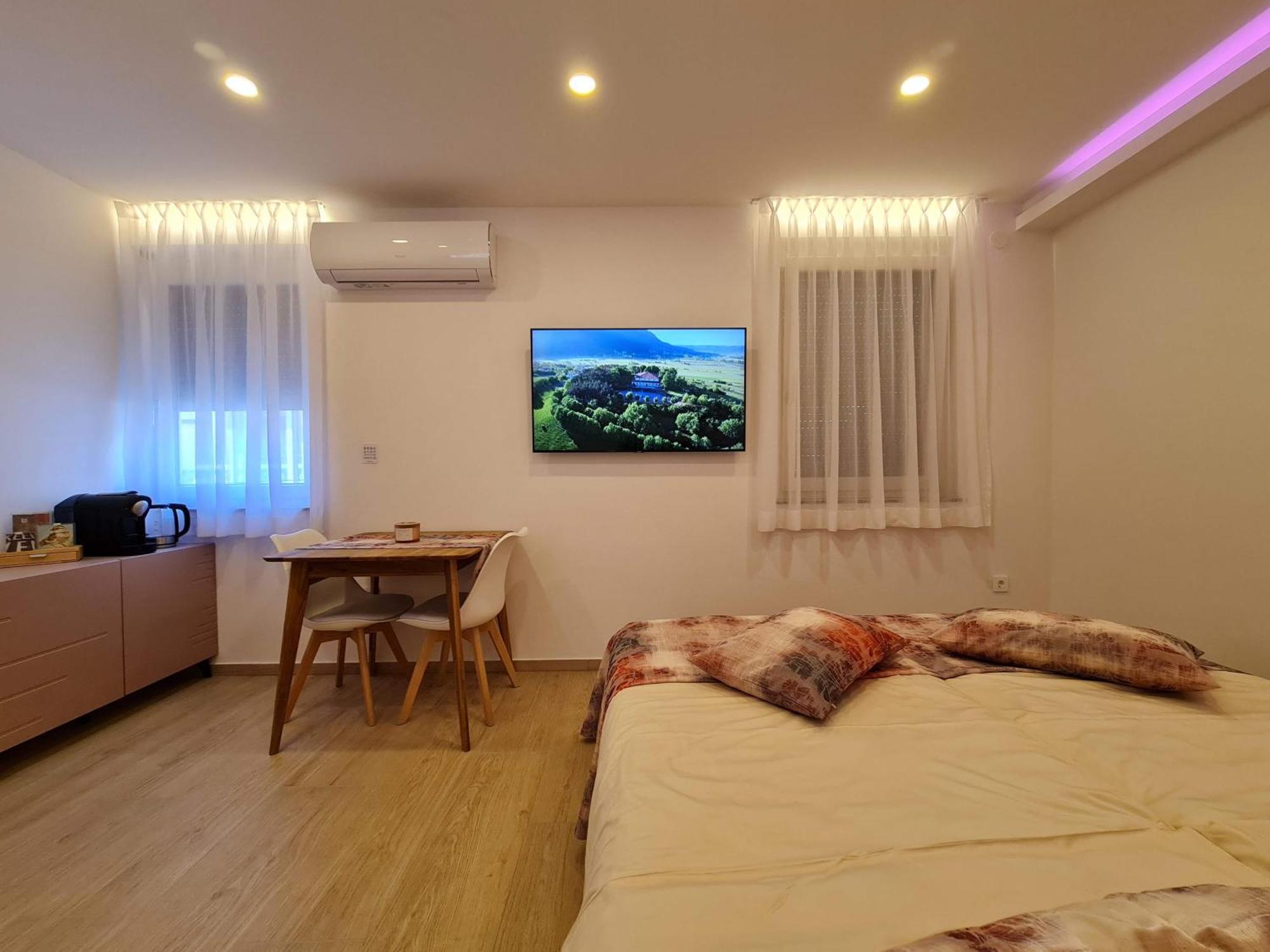 Restaurant & Apartments Getaway Pri Kobalu Vipava Quarto foto